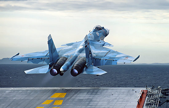 В Китае совершил свой первый полет новый истребитель J-16