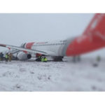 samolet-superjet-100-aviakompanii-red-wings-vykatilsja-za-predely-vpp-v-aeroportu-belgoroda-3e620ce